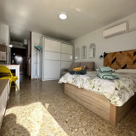 Appartement Ver5 - 5Th-Floor Studio With Sea-View Terrace And Pool - Ac, 5 Min Walk To The Centre Torremolinos